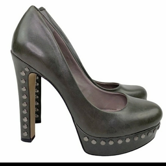 Vince Camuto Shoes - Vince Camuto Army Green Studded Heels Size 7